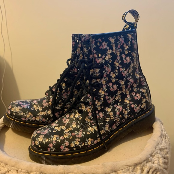 Dr. Martens Shoes - Like new floral print Dr Martens